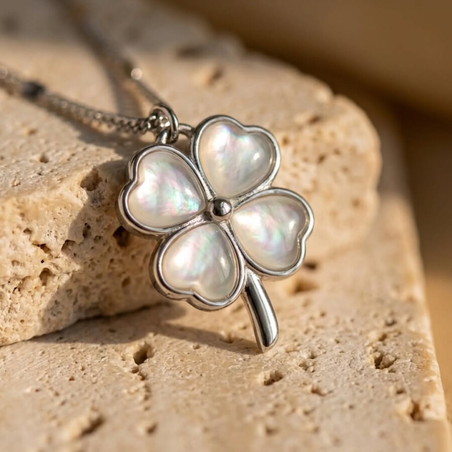 Collier bijoux trèfle porte-bonheur