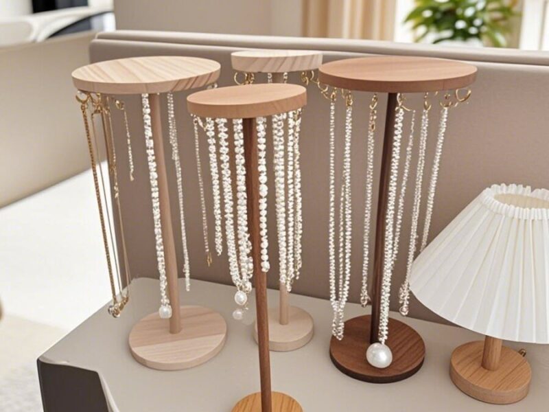 Présentoir en Bois pour Bijoux : Exposez avec Élégance