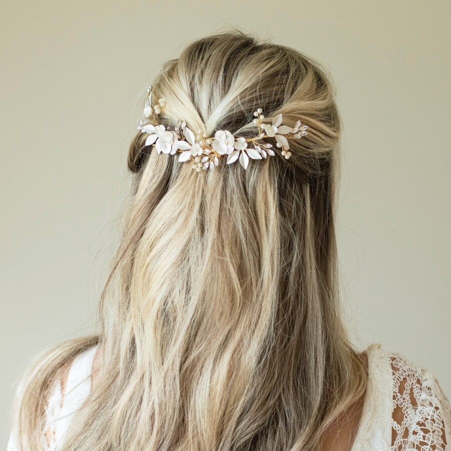 Élégance avec bijoux cheveux