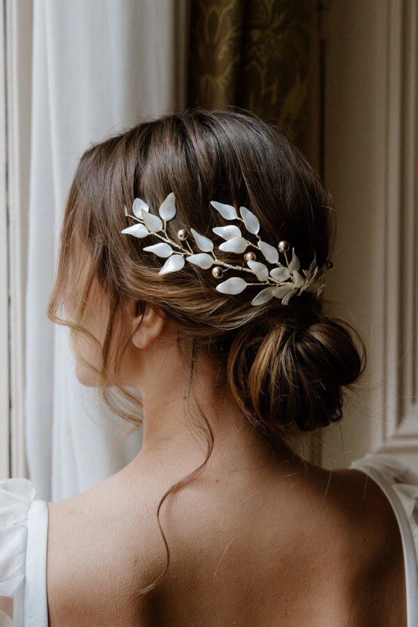 Élégance avec bijoux cheveux