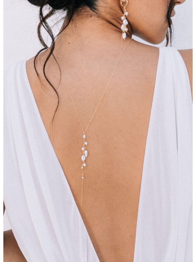 Bijoux de dos élégants