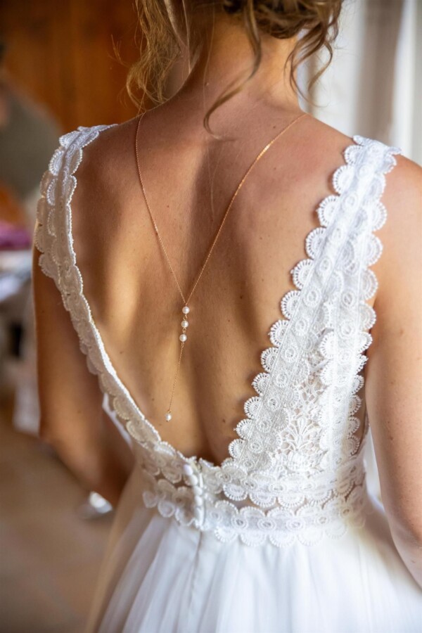 Bijoux de dos élégants