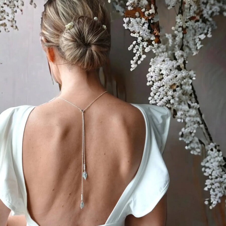 Bijoux de dos élégants