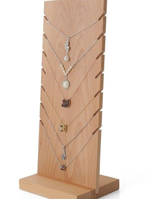 Exposition bijoux en bois