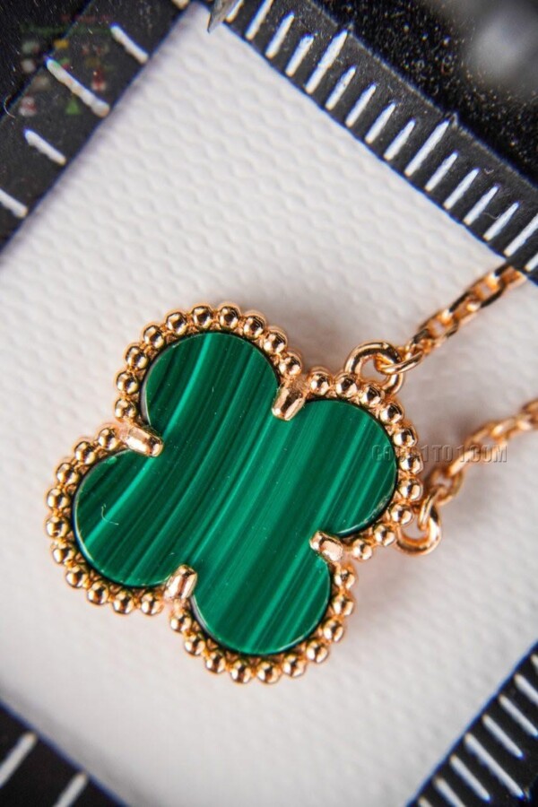 collier trèfle quatre feuilles
