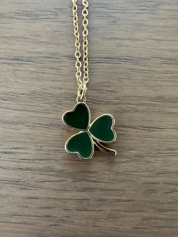 collier trèfle quatre feuilles