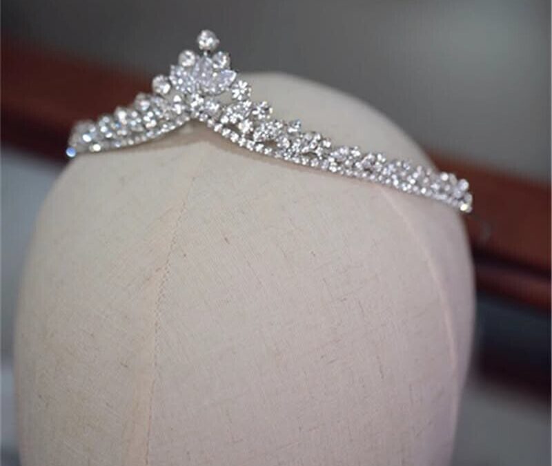 Bijoux de Tête Mariage : Couronnes et Diadèmes Éblouissants